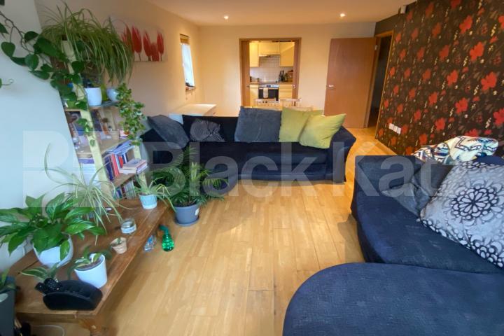 Larger than average (754 Sq.Ft.) with private roof terrace Totterdown Street, Tooting Broadway